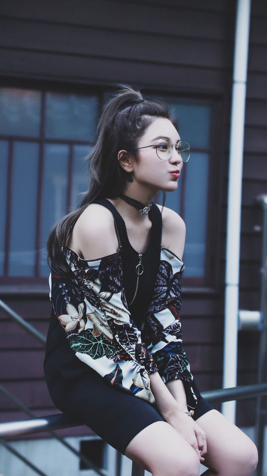 法甲豪门采取“拉边+高压”战术,打乱对方节奏