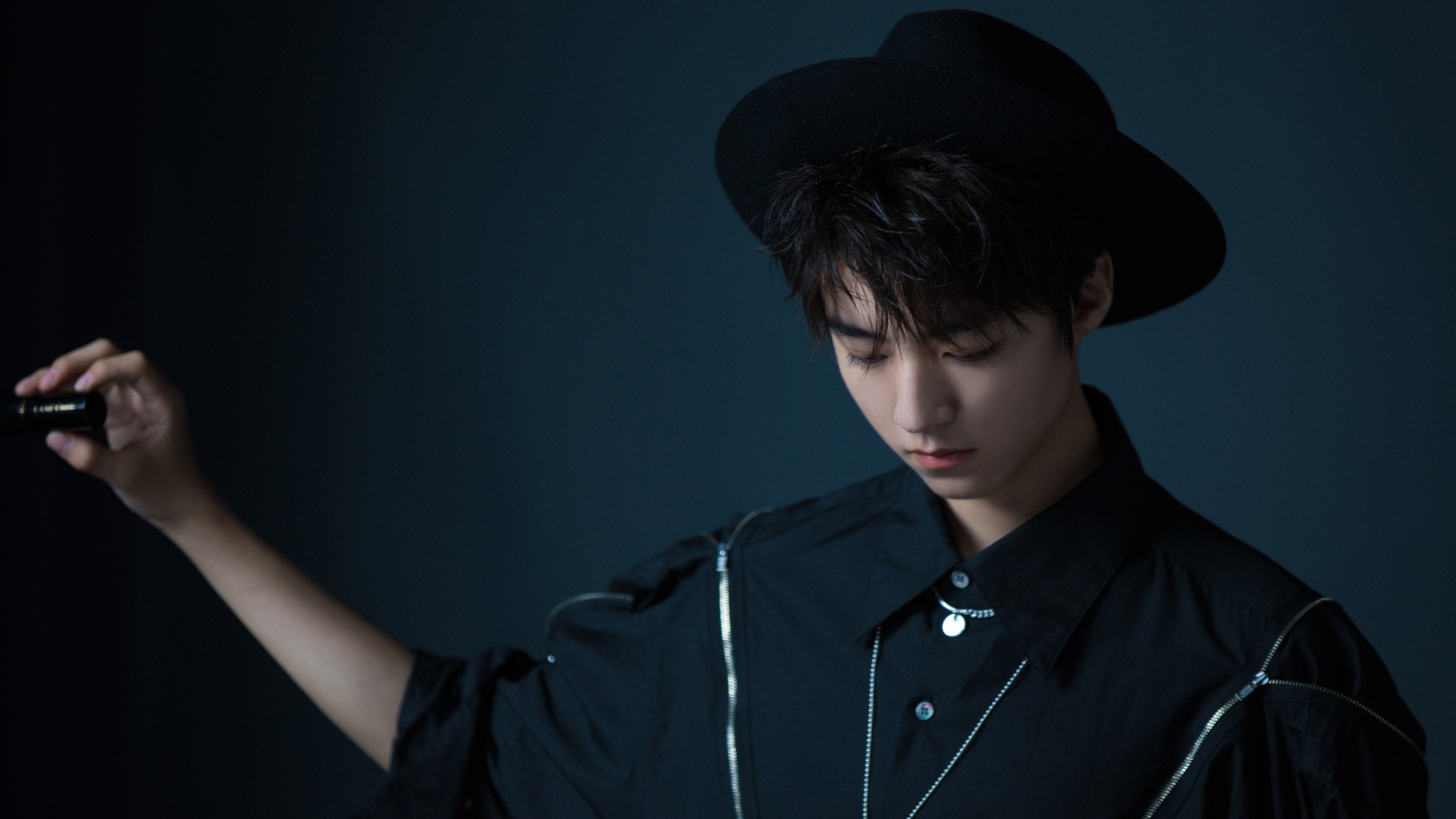 开云体育-球迷自发组织为球队送行展现深厚情感，自发组织的足球赛