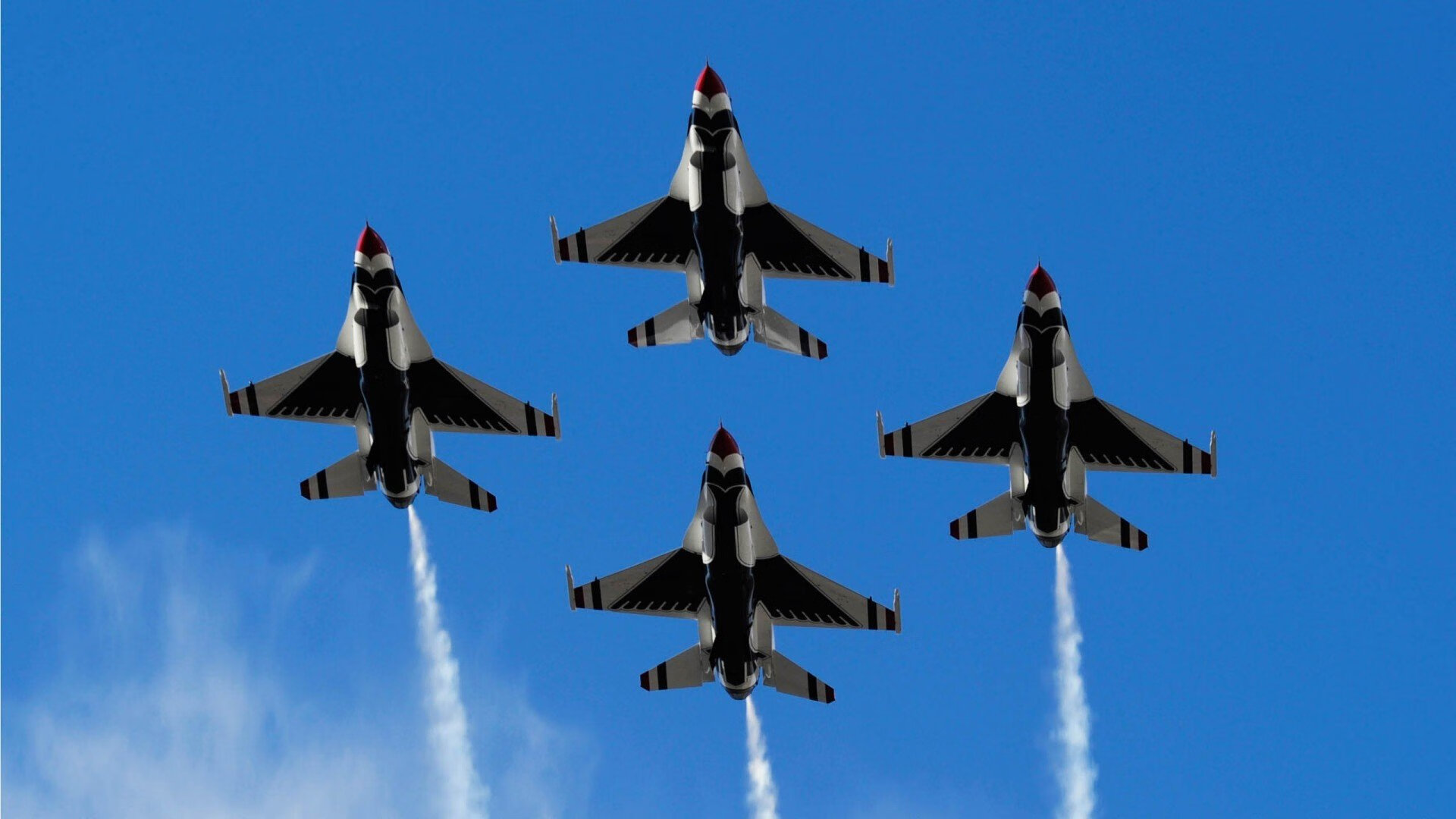 开云网站-卡迪夫城边路传中频繁，蓝鸟军团全力进攻，卡迪夫 蜂鸟