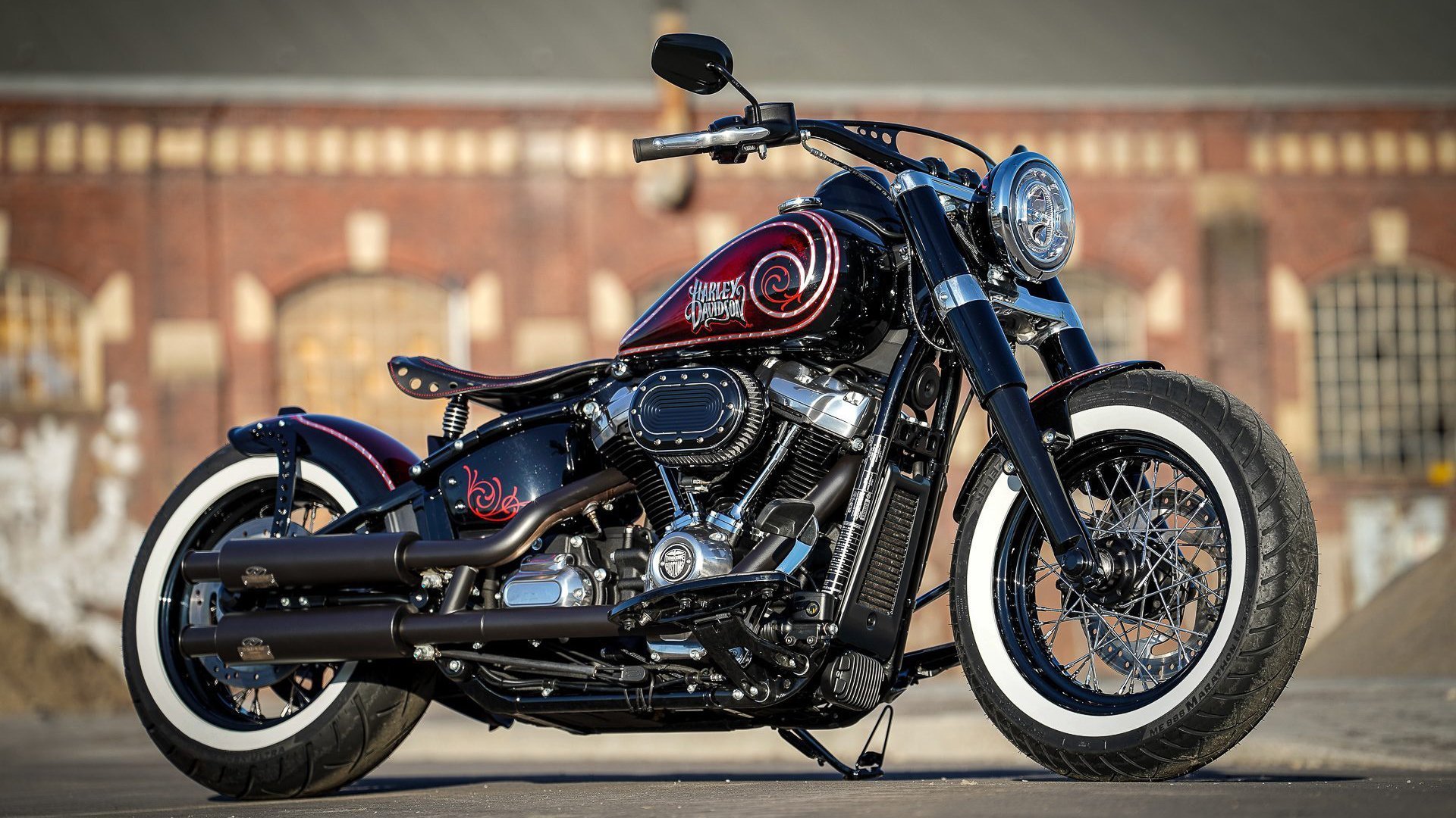 “水上救生：三叉湖游泳馆上演紧张刺激的竞技救援”