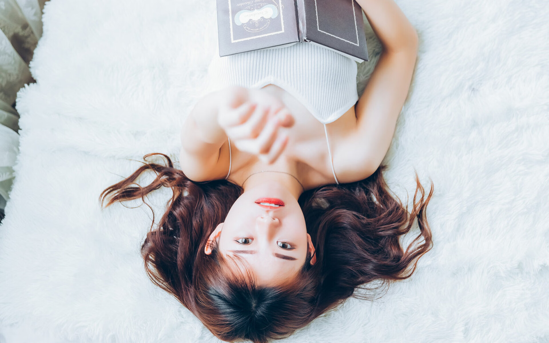 男子仰泳选手出水角度更佳，男子仰泳比赛视频