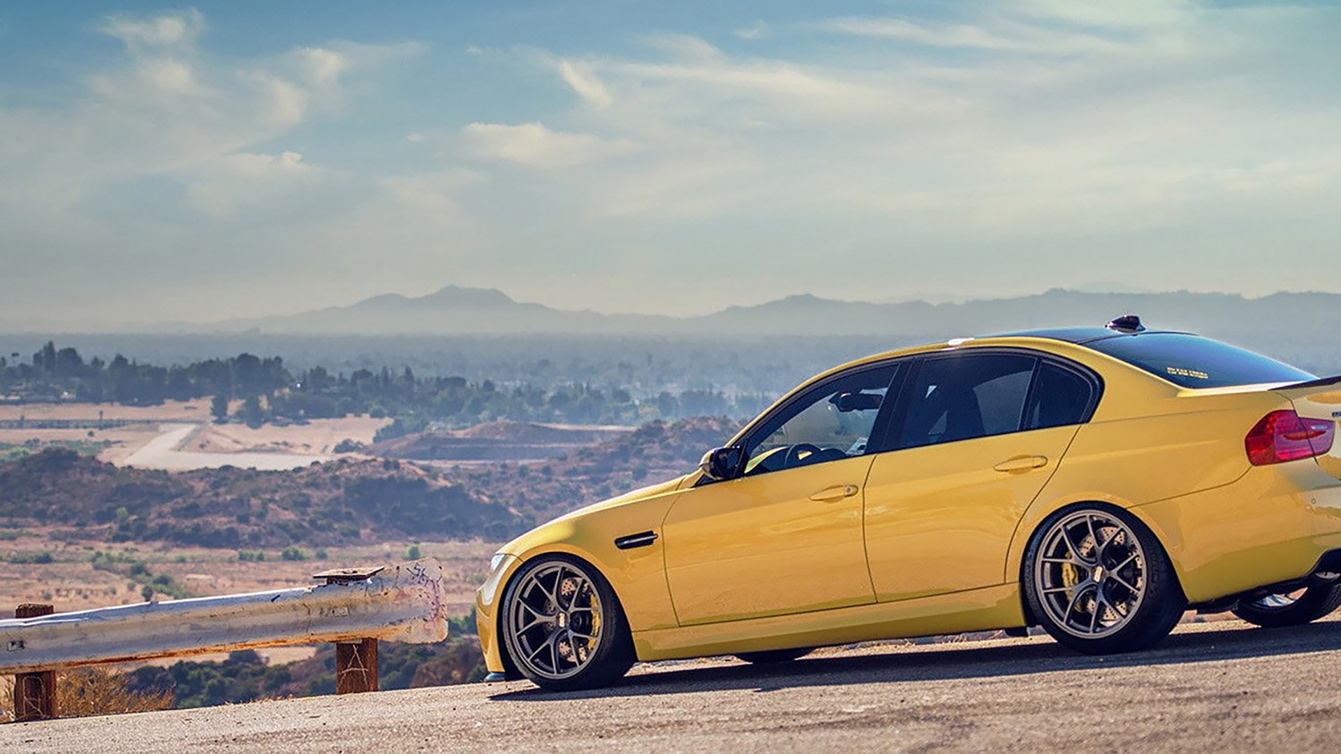 特色足球体育旅游线路不断丰富,带动区域经济发展,足球特色示范园